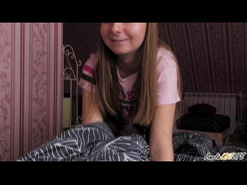 ❤️ Blondie onun BFF-ni dərindən sorur və ağzına boşaldır Rus pornosu bizdə ❌